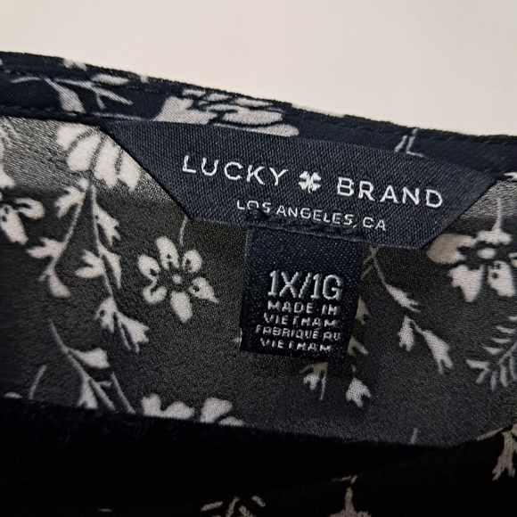 Plus Size Women's Patterned Tops - Multicolor Size 1X. Bundle Of 4. - Picture 5 of 12